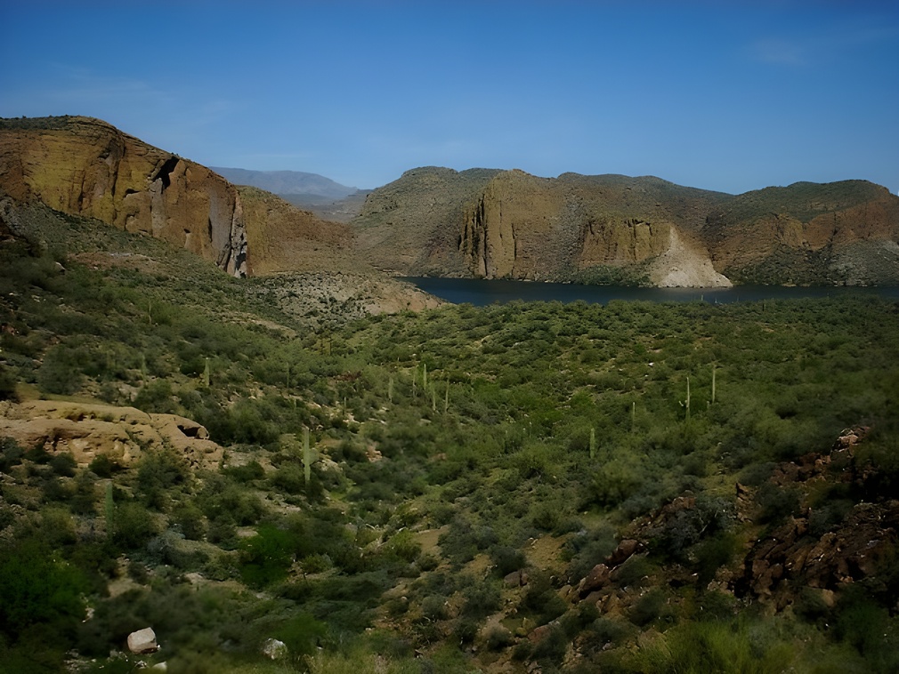 Canyon Lake in the Desert